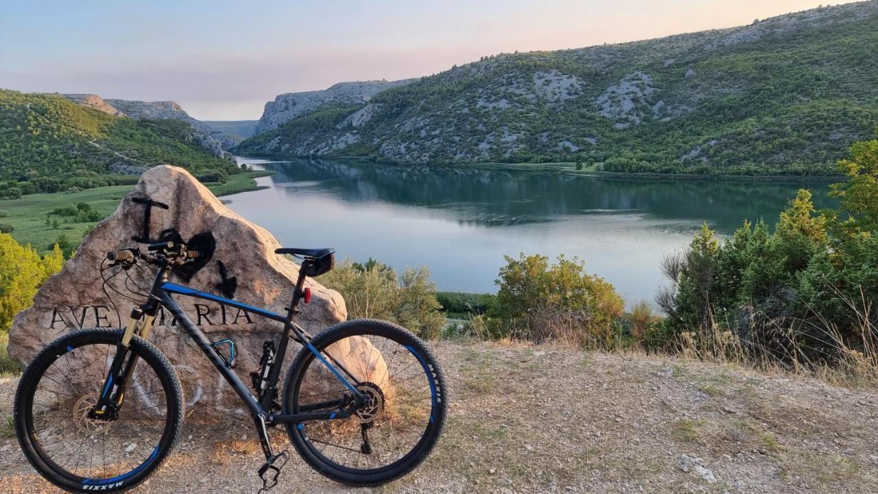 Villa Stone Medal Drniš Exteriér fotografie